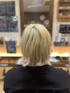 ヘアーズボーネ(hair's Bohne) カット+ブリーチカラー