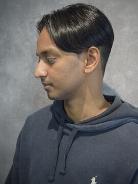 スウェルホワイト(SWELL WHITE) 曲がる縮毛矯正で作る毛流れセンターパート　福岡メンズ縮毛矯正