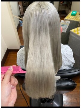 美容室 メザミー MESAMIES 髪質改善 ホワイトシルバー ツヤ髪ストレートロング 縮毛矯正