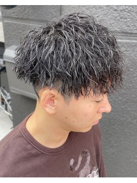 フリーク バーバーショップ 都島店(FREAK BARBER SHOP) 黒髪縦落ちツイストスパイラルパーマツーブロックマッシュ