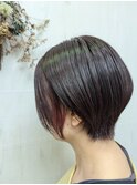 インナーカラーワインレッド×立体感丸み大人ショートボブ