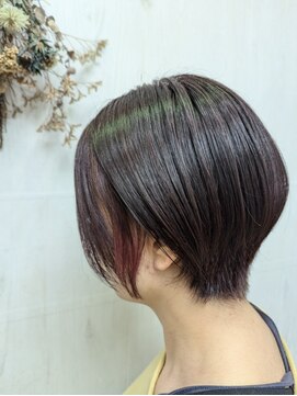 プランタン(Printemps) インナーカラーワインレッド×立体感丸み大人ショートボブ