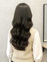 クラン 岡本(Chlan)&nbsp;ゆるふわウェーブのロングヘア　オリーブアッシュ