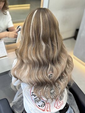 ラピス 福岡天神店(Lapis) エクステで明るく！バレイヤージュ風エクステ