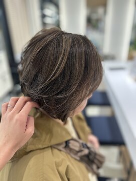 ステアケース 武蔵小杉店(stair:case) マッシュショート白髪ぼかしハイライト