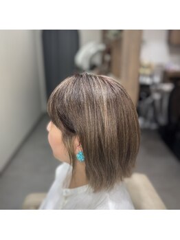 レアククナ(Lea kukuna)の写真/伸びても気にならず白髪を生かして若々しく魅せるグレイカラーが得意なサロン/明るい白髪染め/グレイカラー