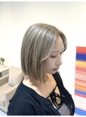 ハイトーンブロンド/ホワイトブロンド/ワンレンボブ