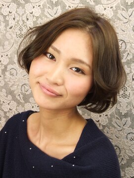 AEG チークラインの軽やかなつややかボブ