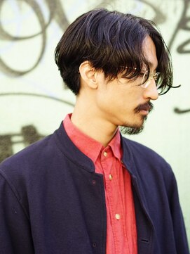 レベル(REVEL) オトナな雰囲気のセンターパートスタイル