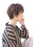ことりベージュネイビーカラー毛先パーマ小顔ワンサイドショート