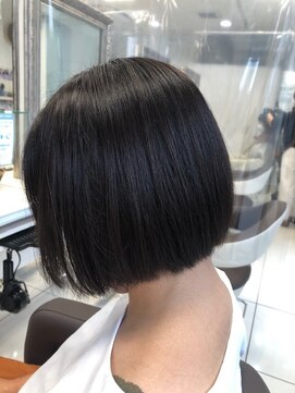 アッシュ 橋本店(Ash) 前下がりボブ