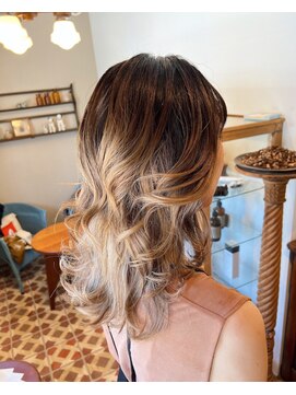 ヨナサン(Yona Saint) ブロンド/バレイヤージュ