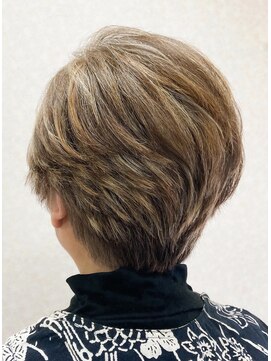 黄ぐまくん美容室 ショートレイヤー