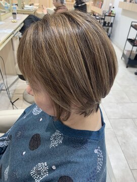 アッシュ 仙川店(Ash) 40代50代60代　白髪ぼかし　ハイライト　ベージュ　ショートボブ