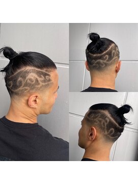 メグロバーバーショップロッポンギ 目黒六(MEGURO BARBER SHOP 6PPONGI) デザインフェード×マンバンヘア