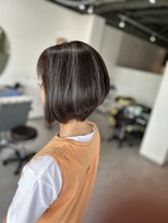 エルピス 中央林間店(elpis)&nbsp;上品ツヤ感の白髪ぼかしボブ