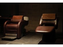 バルベストーキョー(BARBES TOKYO)の雰囲気（フルフラットのシャンプー台でのヘッドスパで至福のひと時を。）