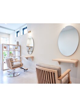 お洒落な店内と初めての方でも気軽に通えるアットホーム雰囲気が人気♪大型店が苦手な方におすすめ◎