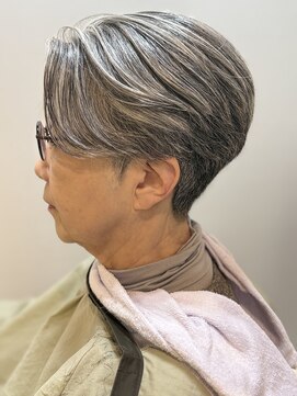 70代ミセスツーブロフェザー