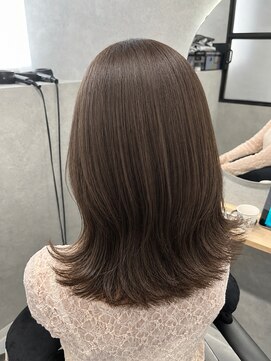 リノア 西梅田 福島(Linoa) 外ハネレイヤーミディアム オリーブグレージュ