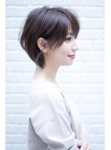大人かわいい耳かけショート×透明感カラー