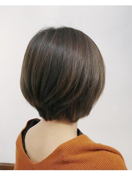 コッチ(kocchi.) 大人可愛い丸みグレーアッシュショートボブ