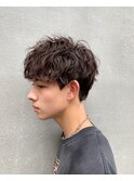 ツイストスパイラルパーマセンターパートツーブロックメンズヘア