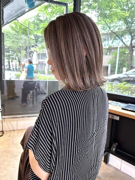 ビビッド(vivid) 切りっぱなしボブバレイヤージュピンクベージュ