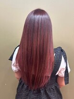 キタロウ (kitaro)&nbsp;インパクトのあるレッドカラーで目を引くロングヘア