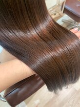 【髪質改善酸性縮毛矯正】と【酸熱トリートメント】の違いは？酸性ストレートは顔まわりだけでもOK！！？