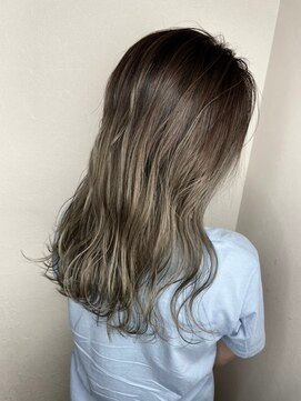 モルニ(MORNI) グレージュ_マロンベージュ Aラインボブ かきあげ