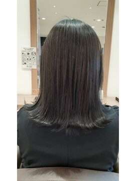 アッシュ 十日市場店(Ash) アッシュグレーカラーの外ハネボブヘア