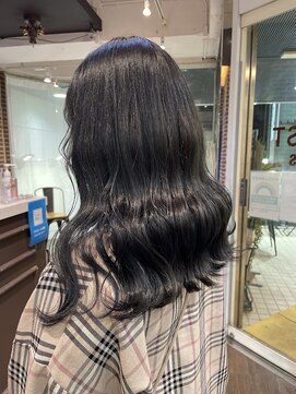 ヘアーアンドメイク ビス(HAIR&MAKE bis) トーンダウンにおすすめ!ブルージュ 【戸田雅子】
