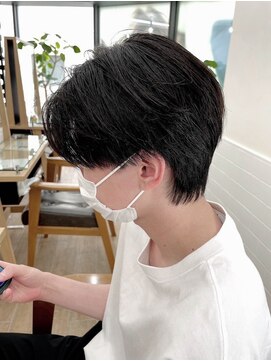 ネオリーブ クーロ メゾン 横浜(Neolive curro Maison) 韓国マッシュセンターパート×黒髪ツーブロック襟足残し[メンズ]