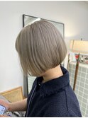 ホワイトグレージュ