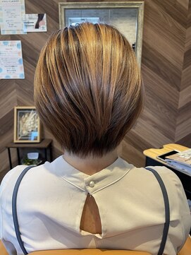 カシェット(Cachette) 丸みショートボブ