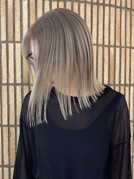 ユルク トウキョウ(jurk tokyo) 根本ブリーチで作るホワイトシルバーカラー