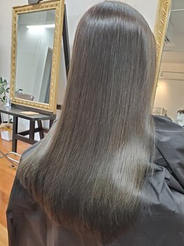 ヨシトモ(YOSHITOMO)の写真/【酸性ストレート】うねりやクセを髪質改善◎髪の状態や理想の仕上がりに合わせてご提案。自然な艶髪に♪