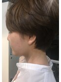 スッキリ襟足と後頭部の丸みがキレイなシンプルショート