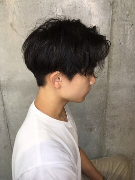 ゼンコー アオヤマ(ZENKO Aoyama) 横顔が素敵に決まるツーブロック前下がりウェーブ［表参道/青山]