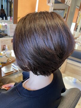 ビューティーワークスループライン(beautyworks LoopLine) ツヤカラーが大人っぽい前下がりショートボブ