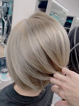 リーホリエ(Lee Horie) 白い髪の毛を目指して◎