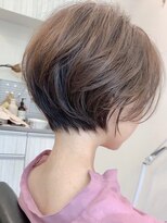 ビュー フクオカ(VIEW FUKUOKA)&nbsp;大人かわいい美髪ホワイトグレージュ ネビージュショートボブ