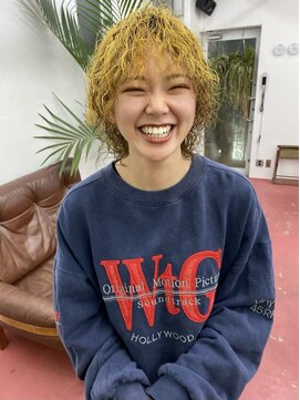 フィン(fin,) Ayato/美髪/ホワイトグレージュ/ネビージュ/こなれミディ/パーマ