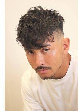 フランクスバーバー アンド ビアークラブ(FRANK'S BARBER and BEER CLUB) フェードカットスペインカールパーマ I