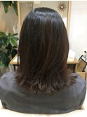 ミディアムヘア　ナチュラル外はね