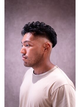 エターナル リアン(ETERNAL LIEN) ツーブロック×スキンフェード