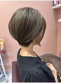 ショートボブ、インナーカラー【ミルクティーベージュ】