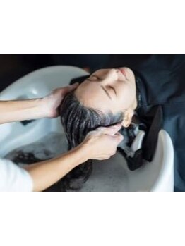 【大和高田/カラー専門店】ヘッドスパとカラーの同時施術で頭皮の汚れをしっかり落とし髪のハリ・コシUP☆