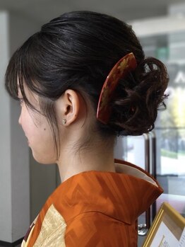 市田ひろみ美容室の写真/【京都市役所1分】大人女性が選ぶ実力派美容室＊高瀬川を眺める癒し空間で、ゆったりとしたひと時を。